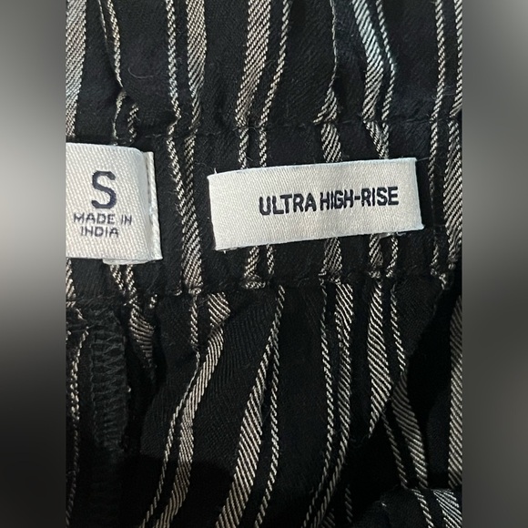 Hollister Womens Small Ultra High-Rise Striped Shorts Drawstring size small - Picture 9 of 13